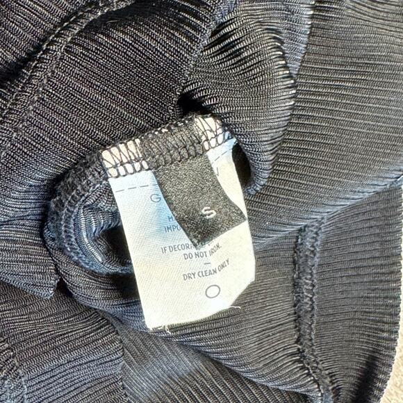 GOLDSIGN Women’s Black Ribbed Sleeveless Racerback Tank Top - Picture 4 of 9